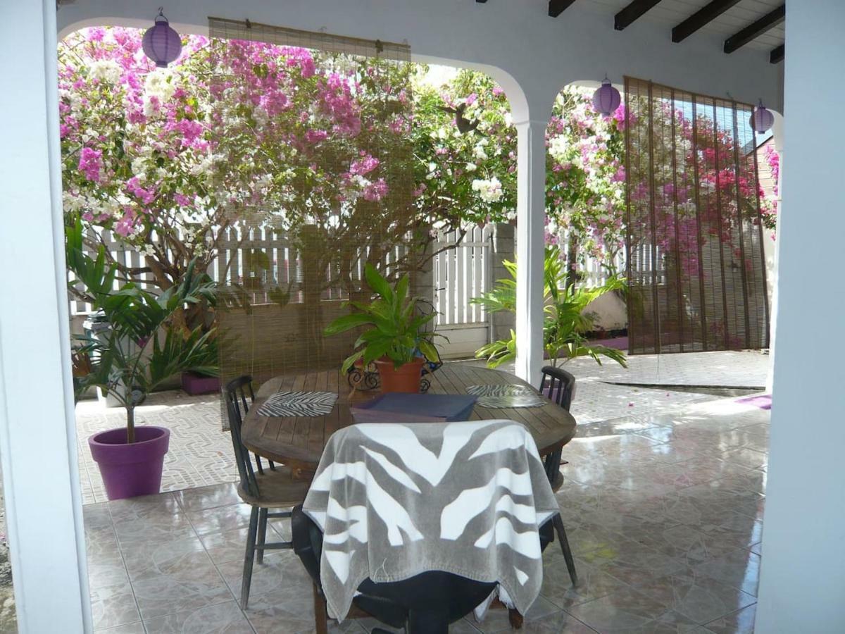 Maison D'Hote "Les Bougainvillees" Port-Louis Kültér fotó